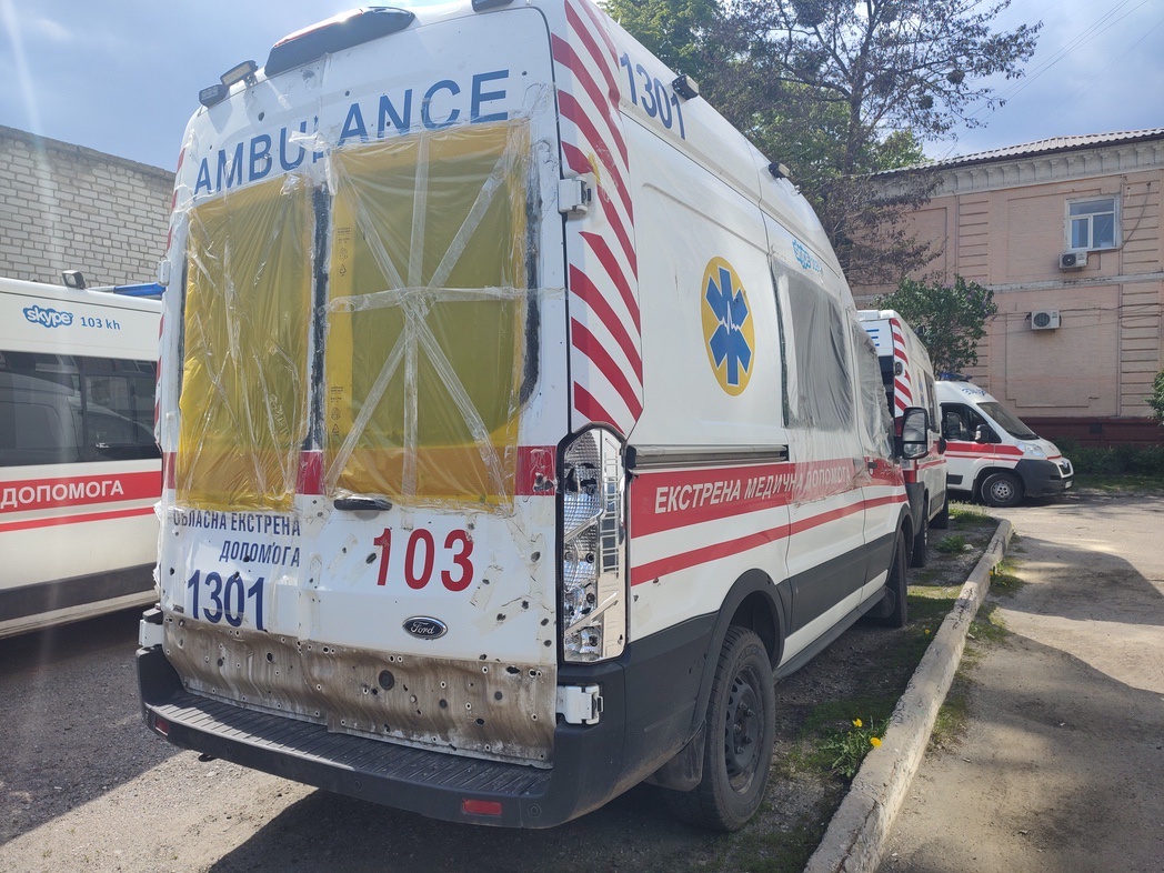 Ein ukrainischer Rettungswagen mit der Aufschrift Ambulance 103
